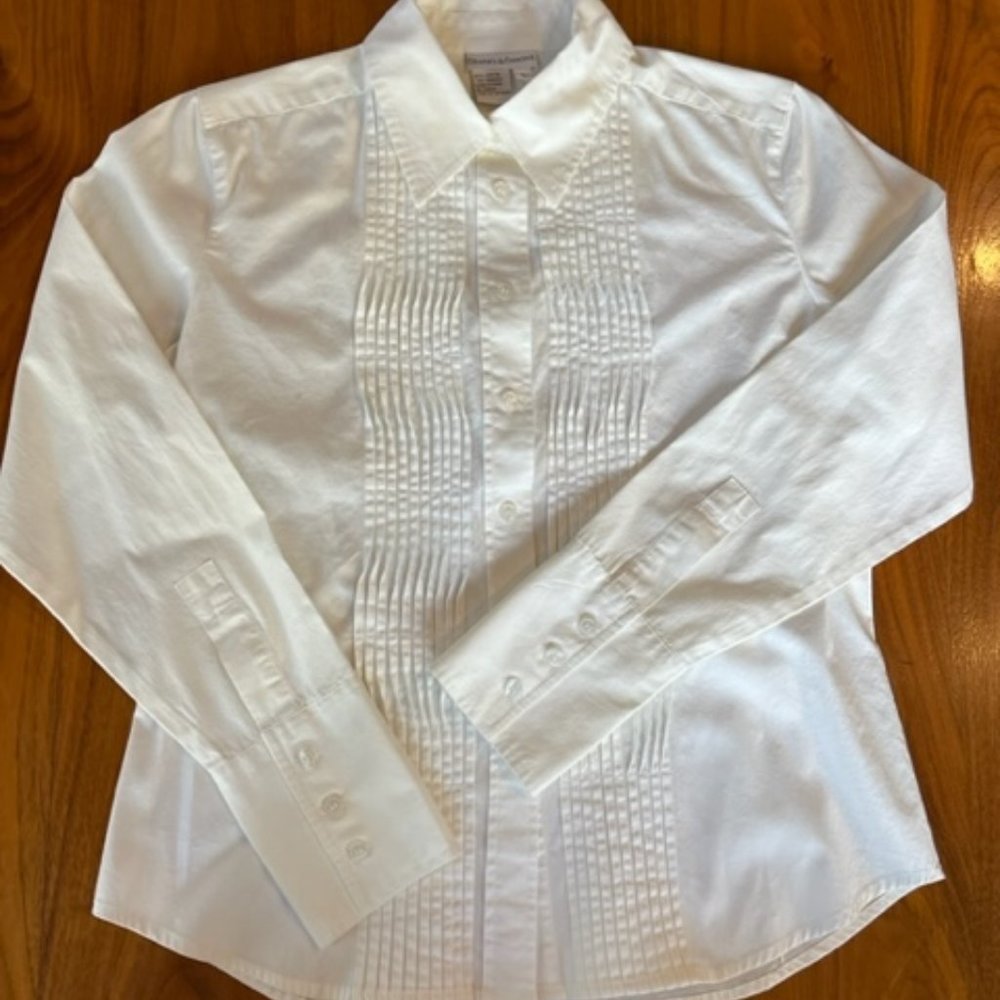 Sharp-looking long-sleeved tuxedo shirt